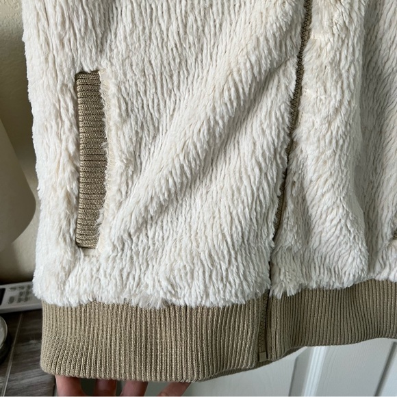 Patagonia Conejo Vest Hooded Full Zip Faux Fur Fuzzy 25915 Size Large Cream Tan - Picture 10 of 13